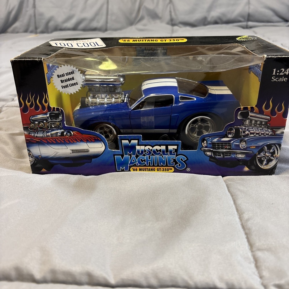 NIB Muscle Machines 66 Mustang Gt350  1:24 Scale Blue Wht Stripes Die Cast B1
